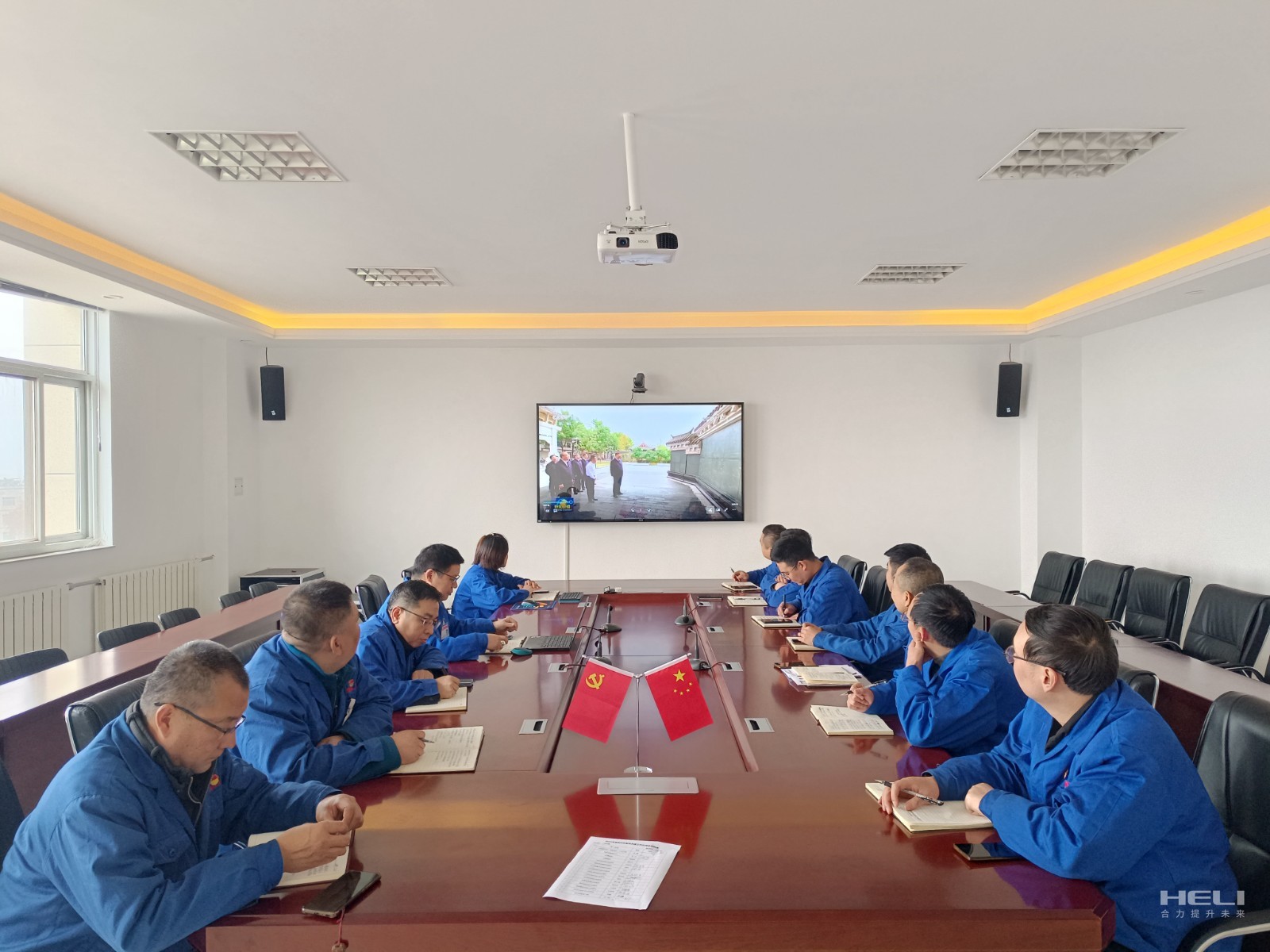 公司纪委组织学习（第三段后).jpg